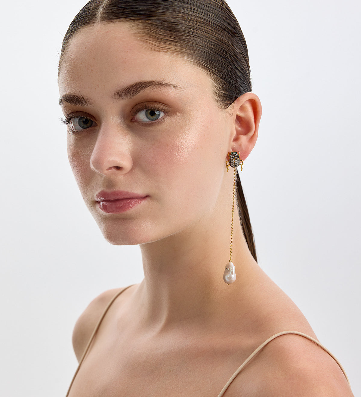 SCARAB INVISIBLE EARRINGS
