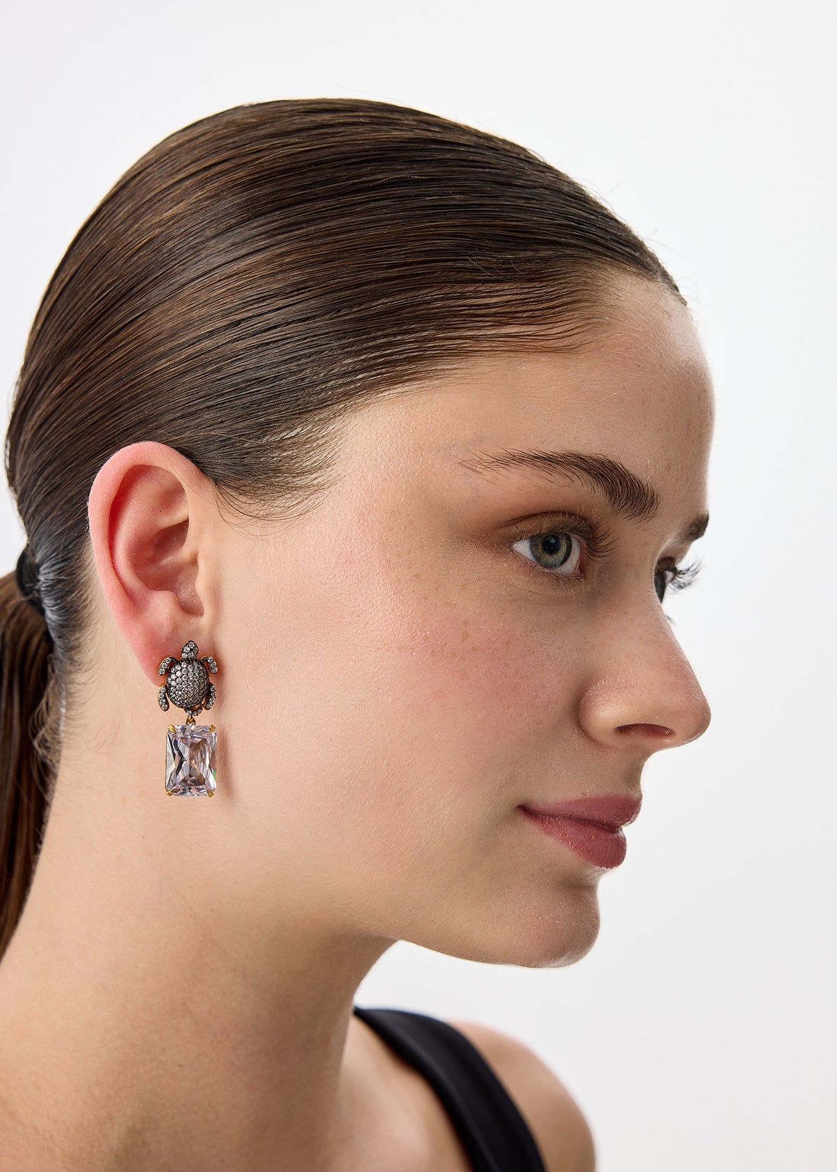 BEGÜM KHAN Serdarino diamond earrings featuring sparkling gemstones and elegant design, shown close-up.