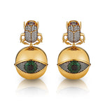 BEGÜM KHAN markalı altın rengi Scarab Goldeneye küpe, kristal taş detaylarıyla şık ve zarif tasarım.